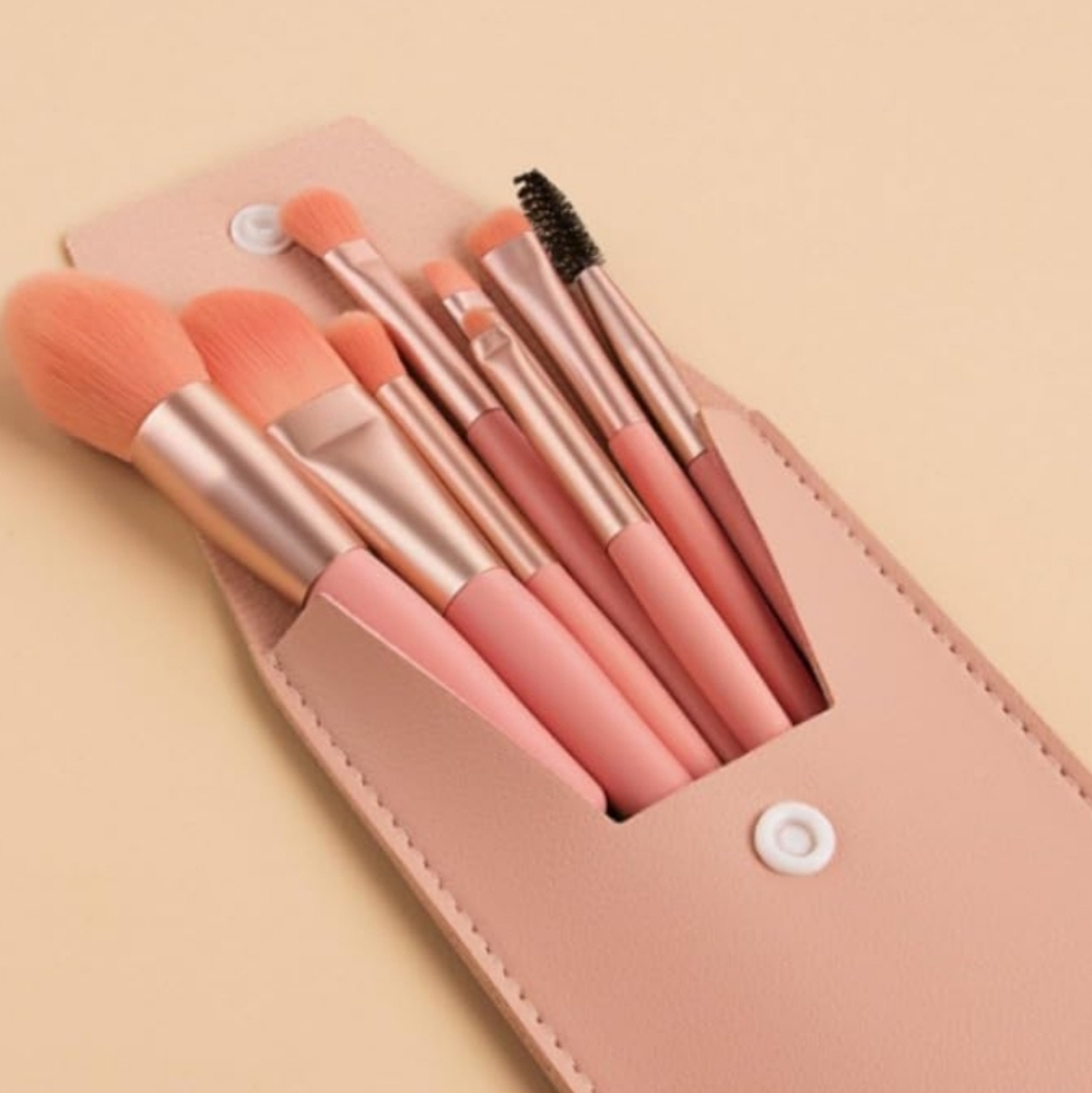NWT- 9pc Hypoallergenic Mini Travel Makeup Brush Set